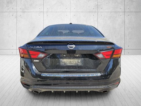 Used 2023 Nissan Altima 2.5 SR w/ SR Premium Package image 10