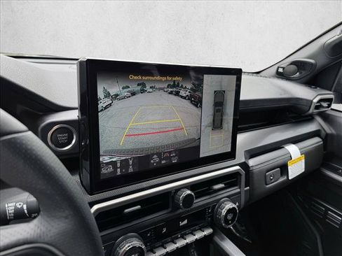 Certified 2025 Toyota 4Runner Limited w/ Tow Technology Package AWD/4WD image 15