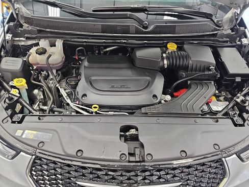 Used 2024 Chrysler Pacifica Touring-L FWD image 30