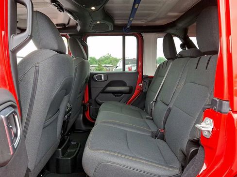 Used 2024 Jeep Wrangler Unlimited Sahara AWD/4WD image 10