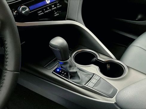 Used 2024 Toyota Camry SE image 18