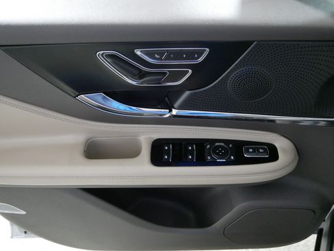 Used 2023 Lincoln Corsair AWD w/ Equipment Group 101A image 19