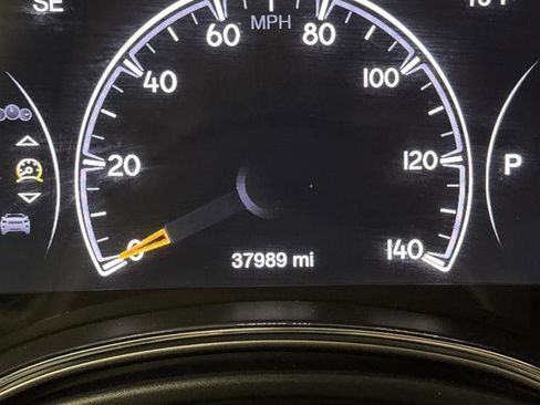 Used 2021 Jeep Grand Cherokee Laredo image 6