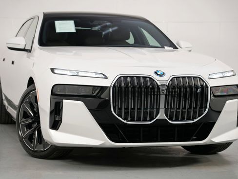 Used 2023 BMW i7 xDrive60 w/ Executive Package 2 image 4