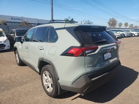 Used 2021 Toyota RAV4 XLE w/ Convenience Package AWD/4WD image 11