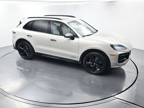 Certified 2026 Porsche Cayenne GTS AWD/4WD image 42