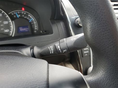 Used 2012 Toyota Camry LE image 23