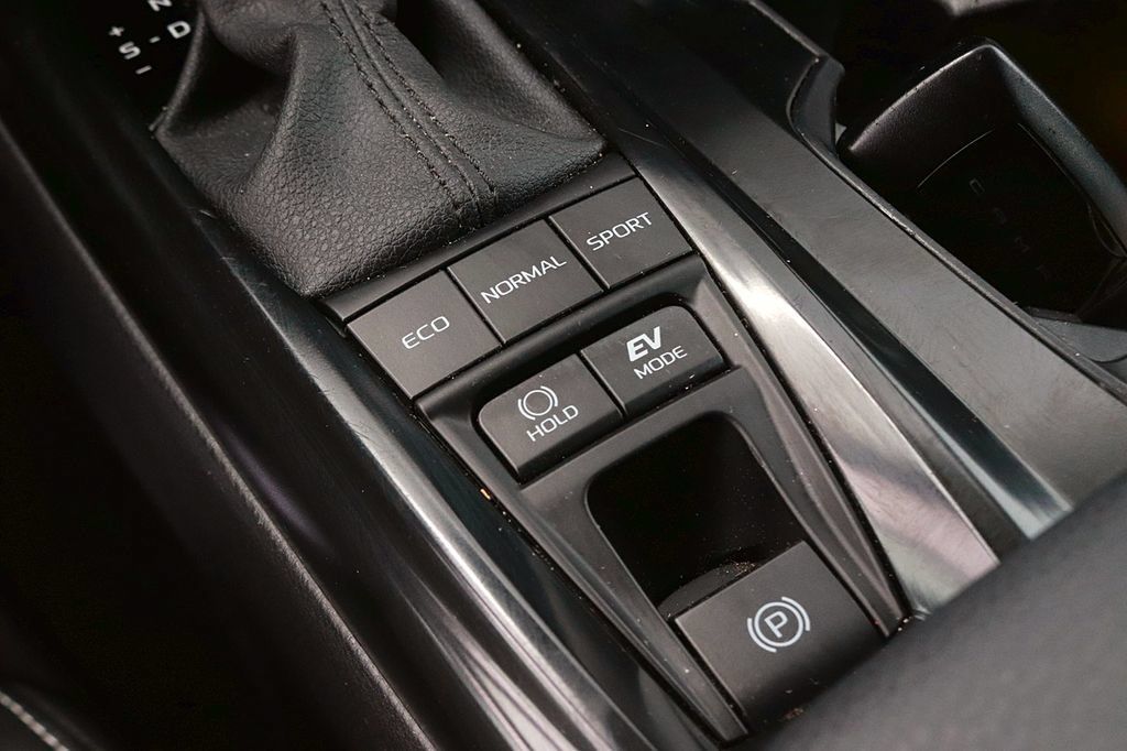 Used 2025 Toyota Camry SE FWD image 20