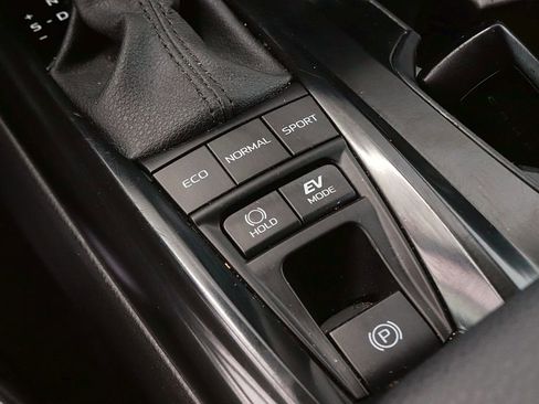 Used 2025 Toyota Camry SE image 20