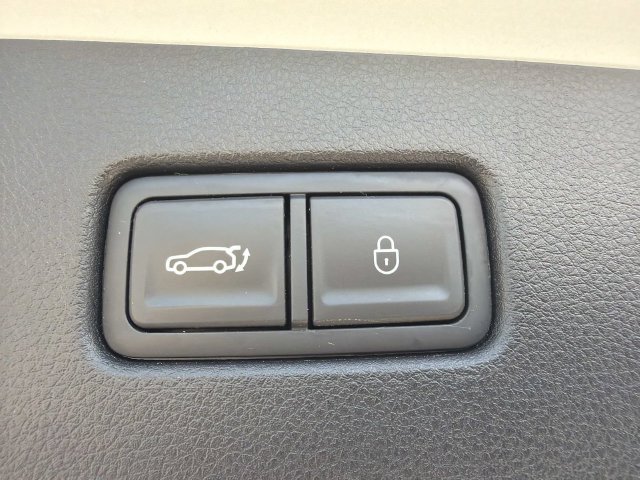 Used 2025 Genesis GV70 2.5T AWD/4WD image 18