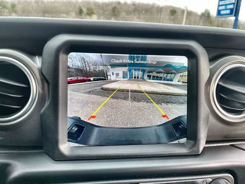 Used 2023 Jeep Gladiator Overland image 26