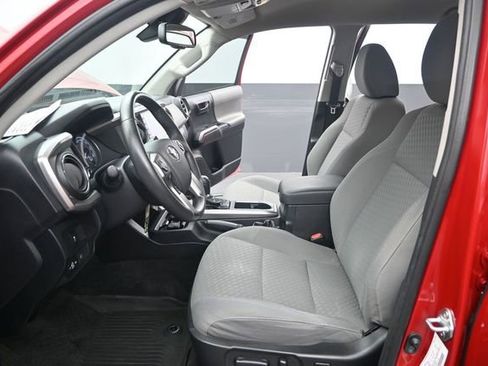 Used 2021 Toyota Tacoma SR5 RWD image 13