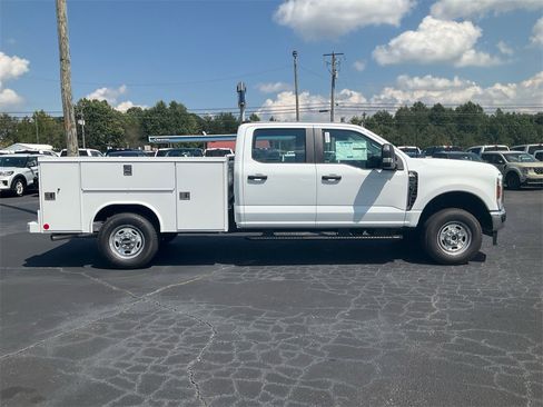 Used 2026 Ford F250 XL w/ XL Chrome Package image 4