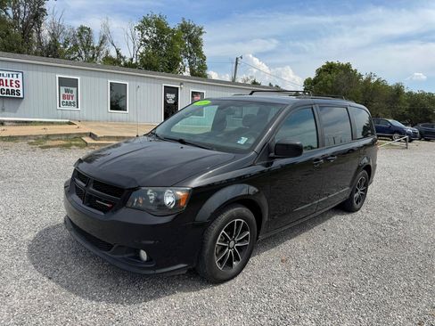 Used 2019 Dodge Grand Caravan SE FWD image 7
