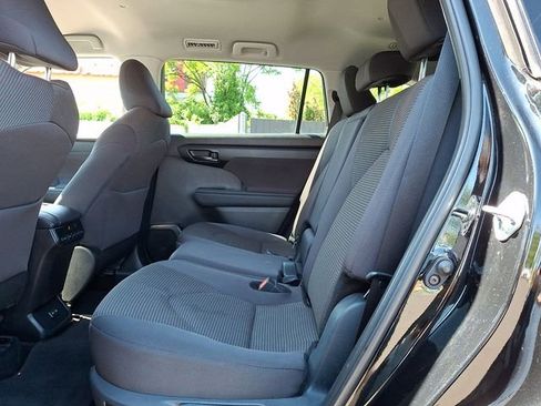 Used 2025 Toyota Highlander LE AWD/4WD image 10