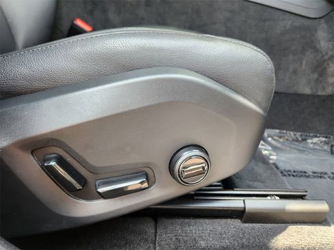 Used 2025 Volvo XC60 B5 Core image 19
