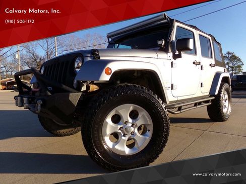 Used 2015 Jeep Wrangler Unlimited Sahara w/ Connectivity Group AWD/4WD image 1