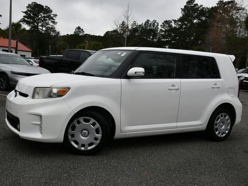 Used 2015 Scion xB image 3