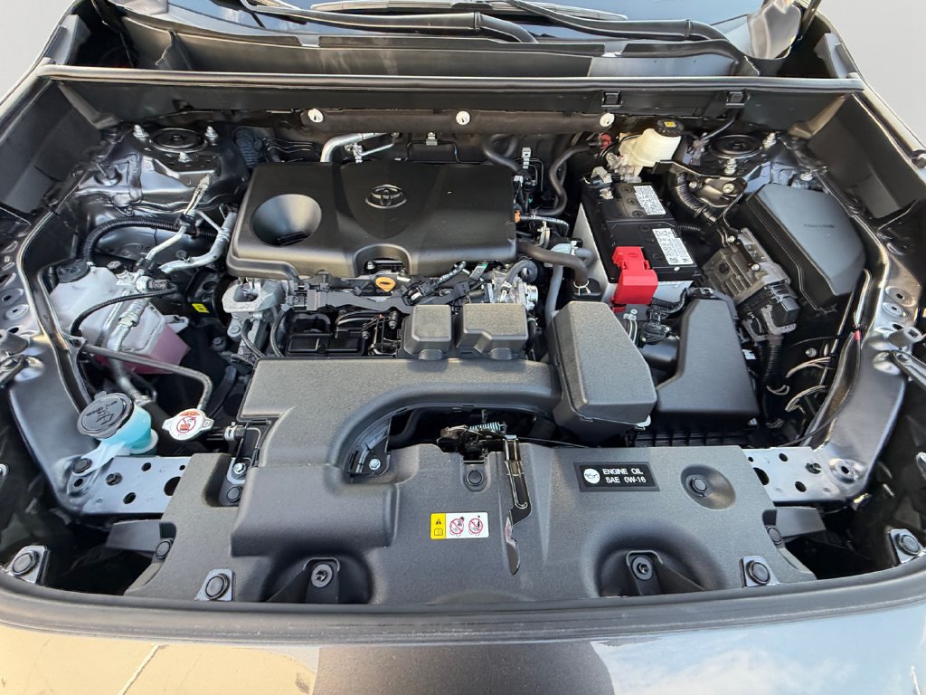 Used 2022 Toyota RAV4 LE AWD/4WD image 9