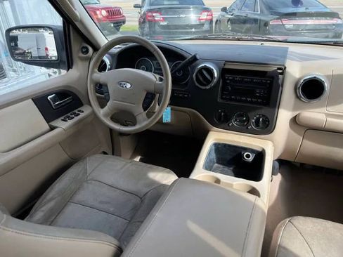 Used 2005 Ford Expedition XLT image 16