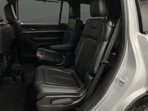 New 2025 Jeep Grand Cherokee L Limited w/ Luxury Tech Group II image 30