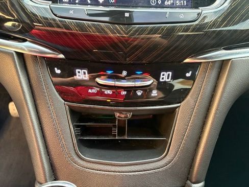 Used 2021 Cadillac XT6 Premium Luxury image 19