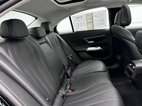 Used 2025 Mercedes-Benz E 350 4MATIC Sedan image 20