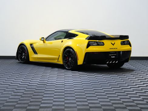 Used 2017 Chevrolet Corvette Z06 w/ Z07 Performance Package RWD image 8
