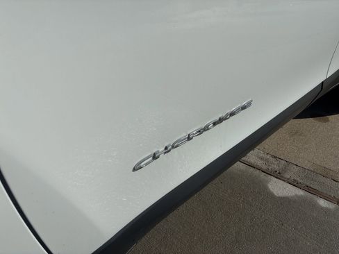 Used 2021 Jeep Cherokee Limited image 13