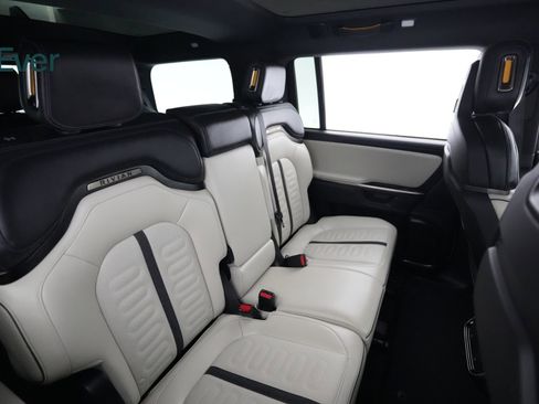 Used 2025 Rivian R1S Adventure AWD/4WD image 5