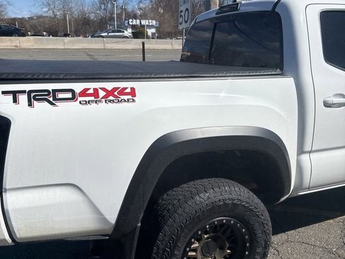 Used 2022 Toyota Tacoma TRD Off-Road w/ Technology Package image 4