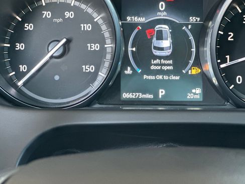 Used 2018 Land Rover Discovery Sport HSE image 28