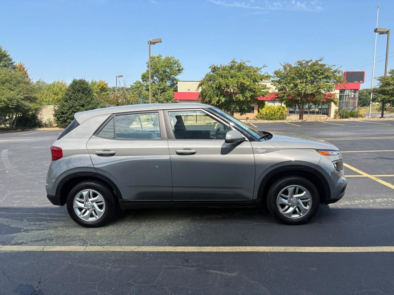 Used 2023 Hyundai Venue SE w/ Cargo Package FWD image 4
