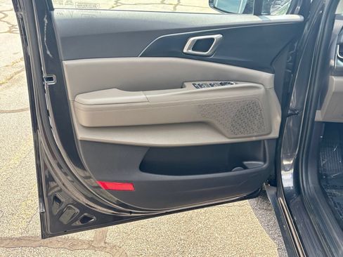 Used 2026 Kia Carnival FWD image 15