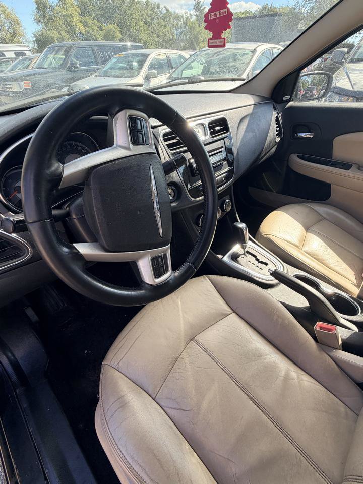 Used 2013 Chrysler 200 Limited FWD image 10