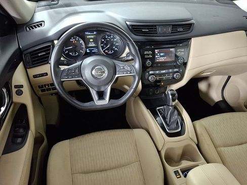 Used 2017 Nissan Rogue SV AWD/4WD image 2
