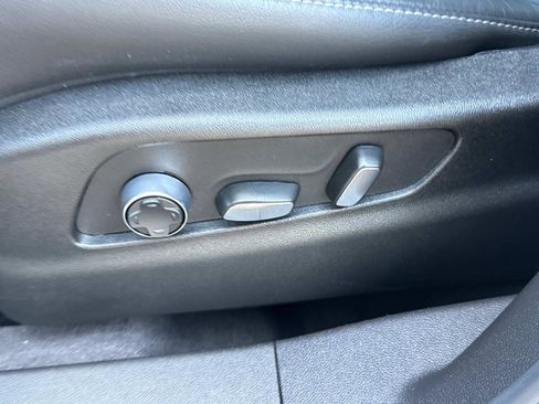 Used 2025 Cadillac XT4 Premium Luxury image 20