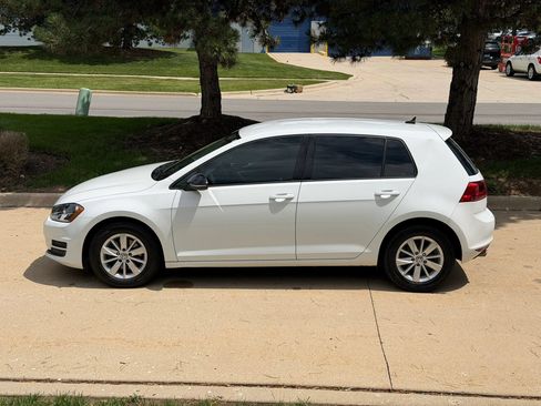 Used 2017 Volkswagen Golf S FWD image 3