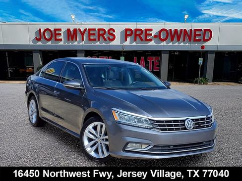 Used 2018 Volkswagen Passat 2.0T SE FWD image 1