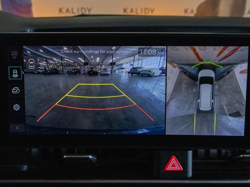 Used 2025 Kia Carnival SX Prestige image 7