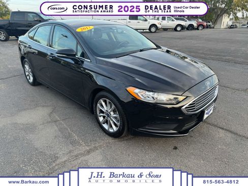 Used 2017 Ford Fusion SE w/ Fusion SE Technology Package image 1