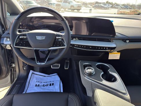 New 2026 Cadillac Optiq Luxury 1 image 25