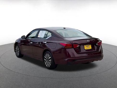 Used 2025 Nissan Altima 2.5 SV image 11