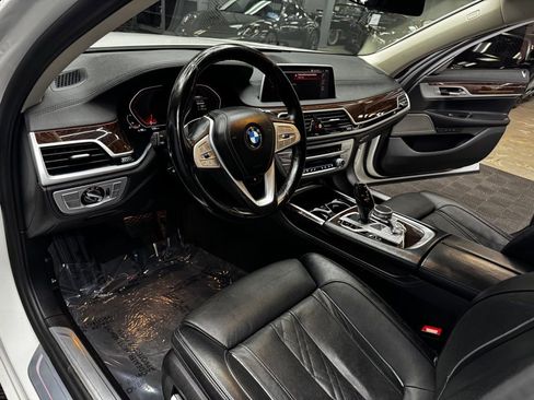 Used 2021 BMW 750i xDrive AWD/4WD image 37