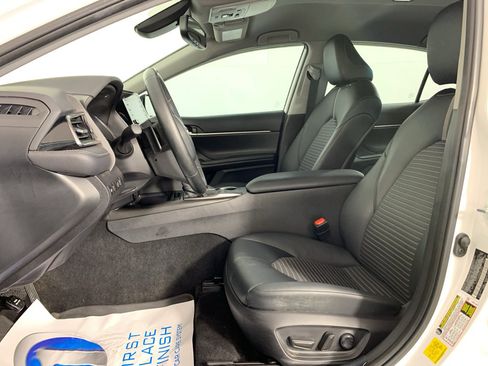 Used 2022 Toyota Camry SE w/ Convenience Package image 14