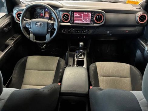 Used 2020 Toyota Tacoma TRD Sport  Medium Bed image 13