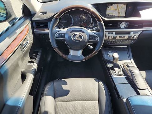 Used 2016 Lexus ES 350 w/ Navigation System Package image 11