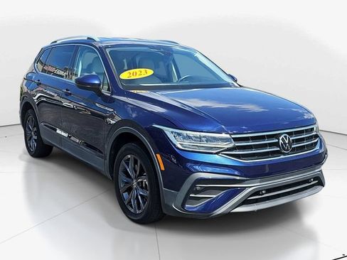 Used 2023 Volkswagen Tiguan SE FWD image 1