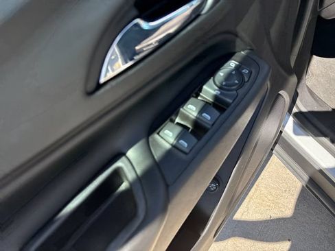 Used 2019 Chevrolet Equinox LT FWD image 12