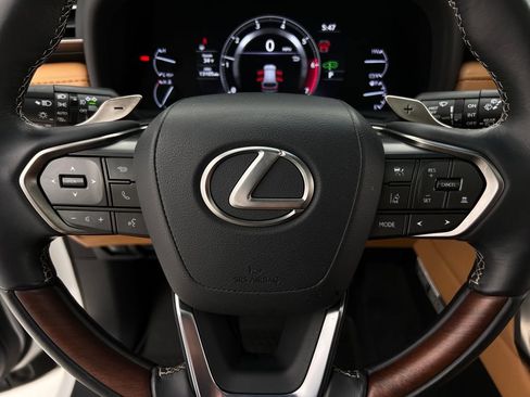 Used 2024 Lexus LX 600 4WD w/ Luxury Package image 20